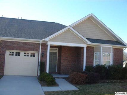 1005 The Glen Street 29