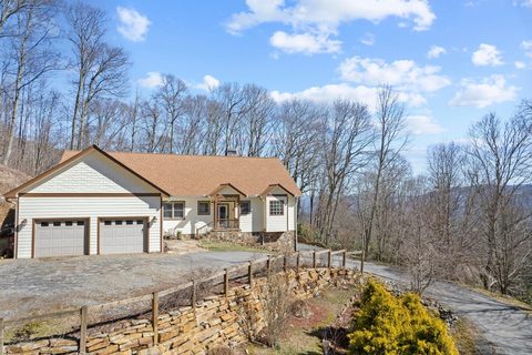 400 The High Road sold home in Walker-In-The-Hills, Waynesville, NC