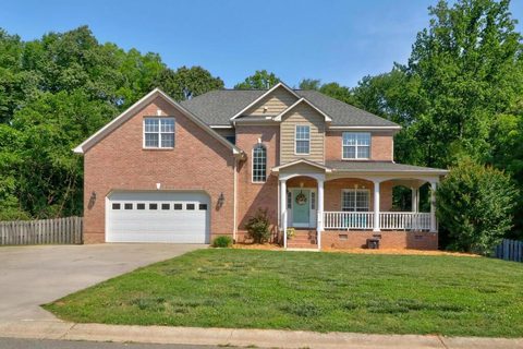 905 Stonewyck Drive