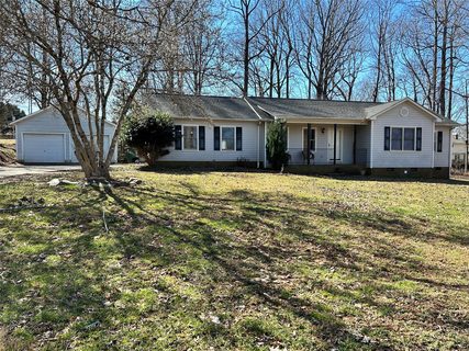 1032 E 24th Street sold home in Brookwood Hills, Newton, NC