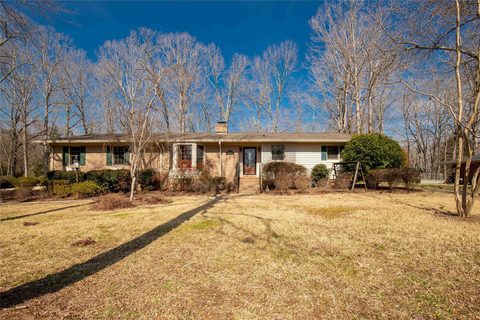 1006 Sherwood Circle
