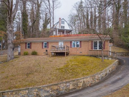 51 Belleview Road sold home in East Hills, Waynesville, NC