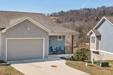 26 Thornes Lane sold townhome in Dillingham Woods, Asheville, NC