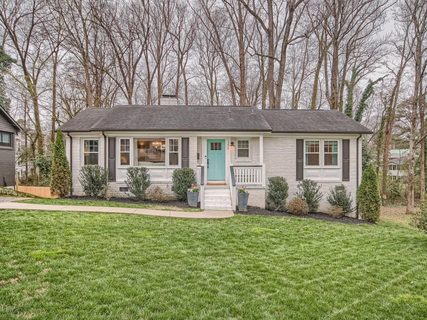 1220 Mockingbird Lane