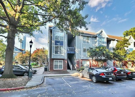 525 Graham Street 2A