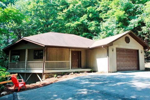 1020 High Vista Drive sold home in High Vista Estates, Mills River, NC