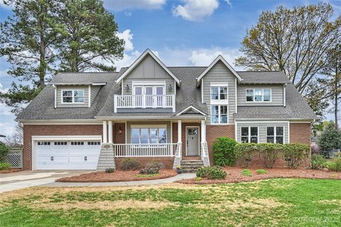 22225 Country Club Circle sold home in Country Club Shores, Cornelius, NC