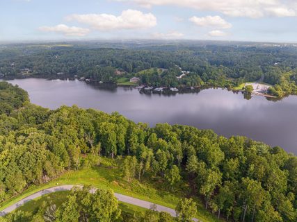 5752 Lake Pointe Drive sold home in Waterfront Harbor, Granite Falls, NC
