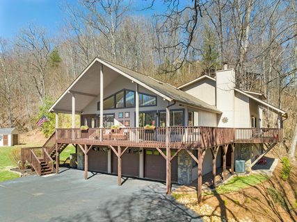 212 Nicholas Lane sold home in Club West Ridge, Maggie Valley, NC