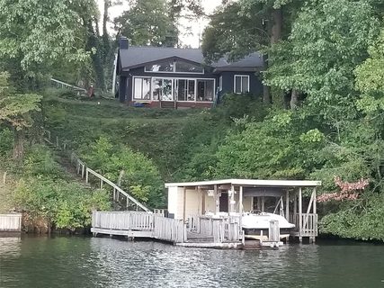 1000 Pinehaven Drive sold home in Pinehaven, Badin Lake, NC