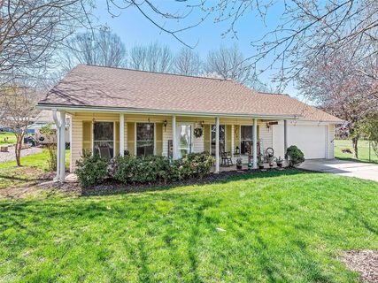 127 Garden Lane Way 64-B sold home in J H Plott, Canton, NC