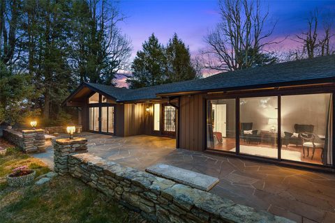Previously sold for $739,244