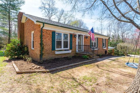 2376 32nd Avenue sold home in Eastwood, Hickory, NC
