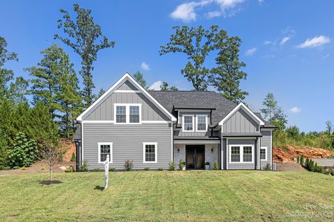 Previously sold for $620,700
