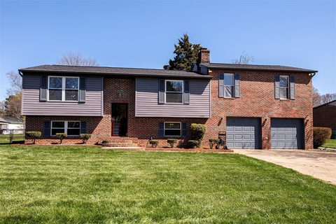 4700 Tewkesbury Road sold home in Carrie Hills, Charlotte, NC