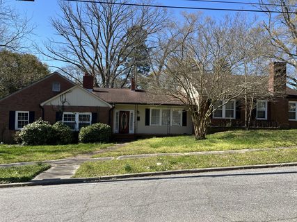 411 Woodlawn Avenue