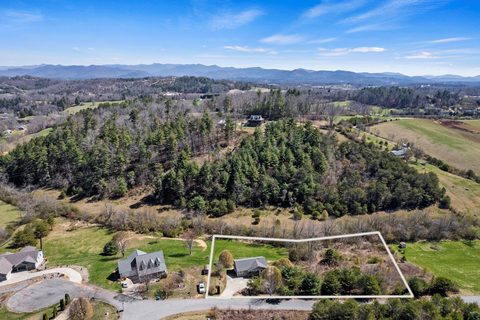 18 Benzington Way sold home in Breton Ridge, Leicester, NC