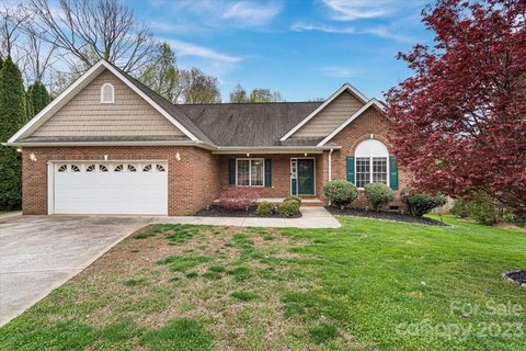 707 Braemore Court sold home in Pipers Ridge, Conover, NC