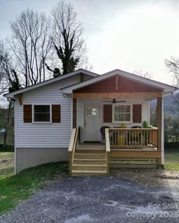 273 Oakdale Drive sold home in Lynnwood, Hendersonville, NC