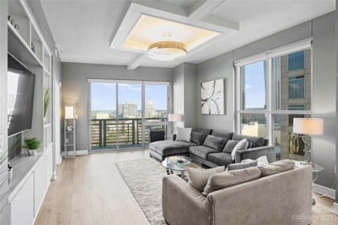 333 W Trade Street 1500