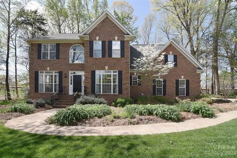 6401 Hollow Oak Drive sold home in Farmwood East, Mint Hill, NC