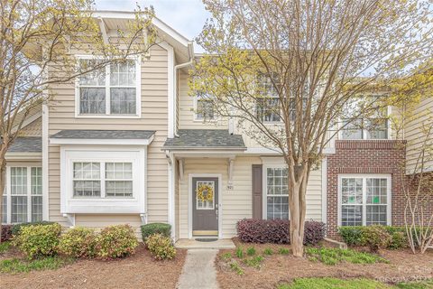 921 Azurine Circle