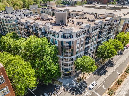 718 W Trade Street 402