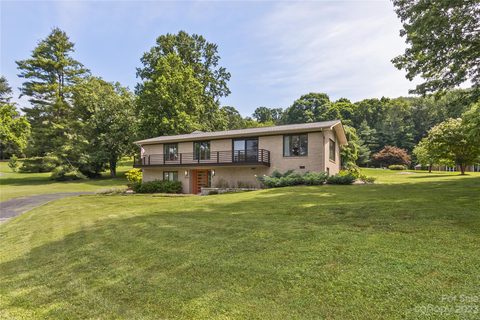 206 Hawthorn Drive sold home in Hawthorn Hills, Hendersonville, NC