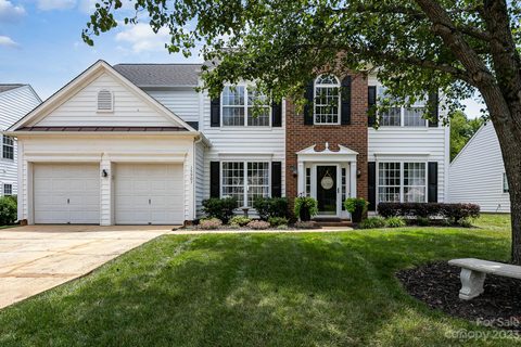 15907 Gathering Oaks Drive