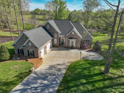 425 Amesbury Drive