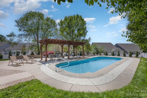 540 Montgrove Place