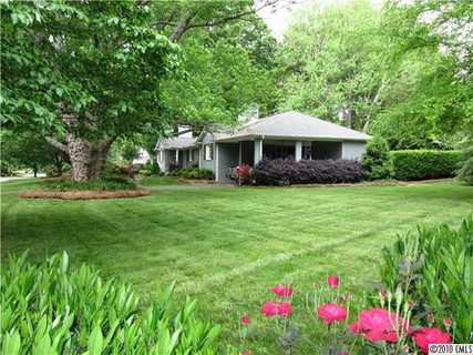 2623 Cloister Drive sold home in Cloisters, Charlotte, NC