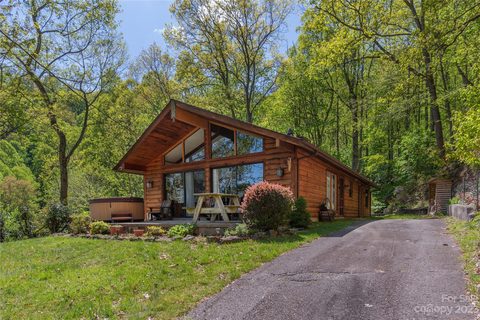 1171 Red Maple Drive sold home in Mountain Ridges Estates, Waynesville, NC