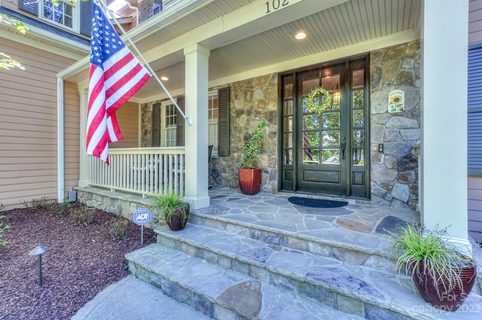 102 Tannenbaum Court