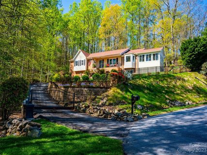 712 Victory Lane sold home in Hunters Glen, Hendersonville, NC