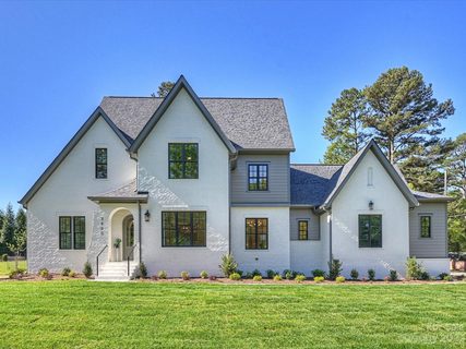 3400 Woodbine Lane