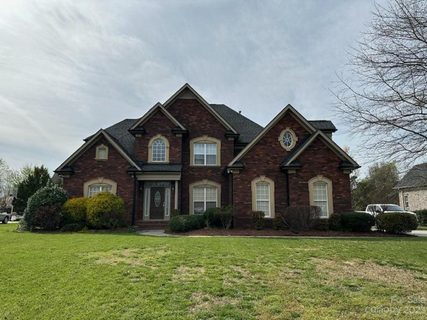 Previously sold for $641,400