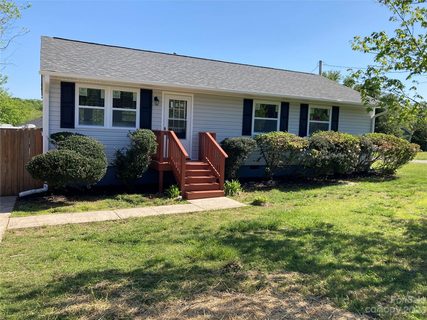 1009 Wilson Boulevard sold home in College Park, Dallas, NC