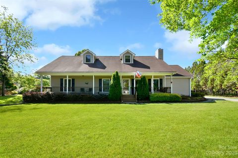 8017 Tottenham Drive sold home in Fenton Dell, Harrisburg, NC