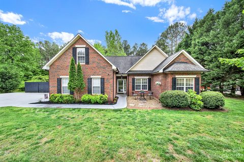 7082 Pine Ridge Drive sold home in Isle Of Pines, Denver, NC