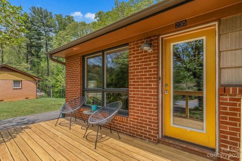 235 Richmond Hill Drive sold home in Richmond Hill Park, Asheville, NC