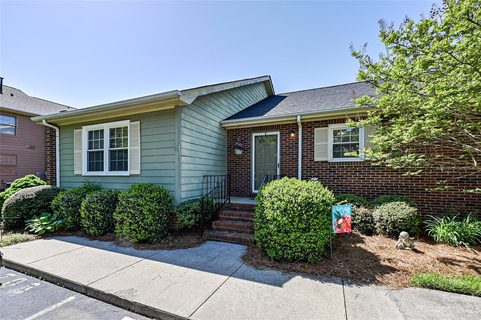 1300 Larchmont Place 708