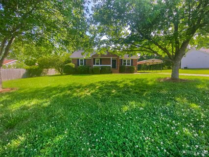 903 Edgehill Drive