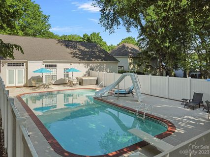 4760 Lauren Glen Street