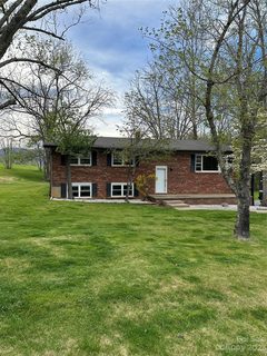 325 Hidden Valley Circle sold home in Hidden Valley Estates, Canton, NC