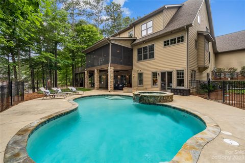 9227 Sherbourne Lane