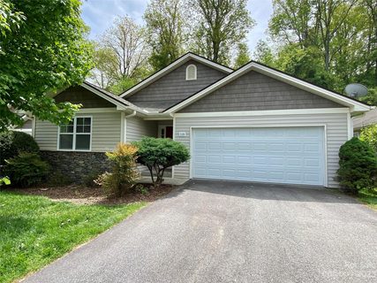 119 Clear Creekside Drive sold home in Clear Creek Landing, Hendersonville, NC