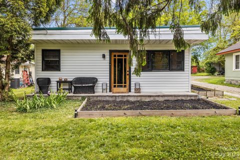 226 Substation Street sold home in Barker Heights, Hendersonville, NC