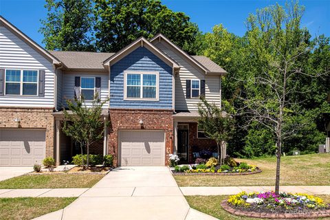218 Ascot Run Way