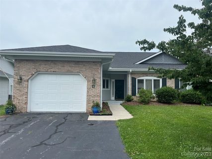 4 Country Meadows Lane sold condo in Country Meadows, Hendersonville, NC